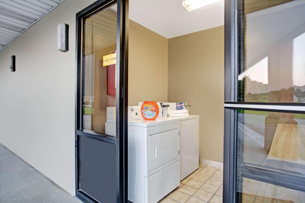 Super 8 by Wyndham Knoxville East